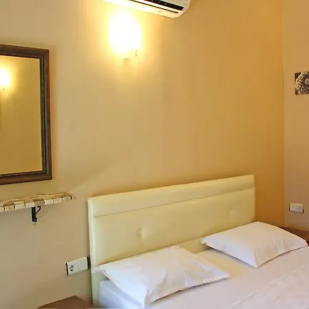Kiyi Hotel *