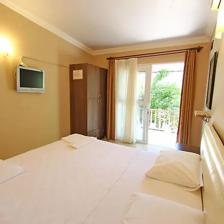 Kiyi Hotel *